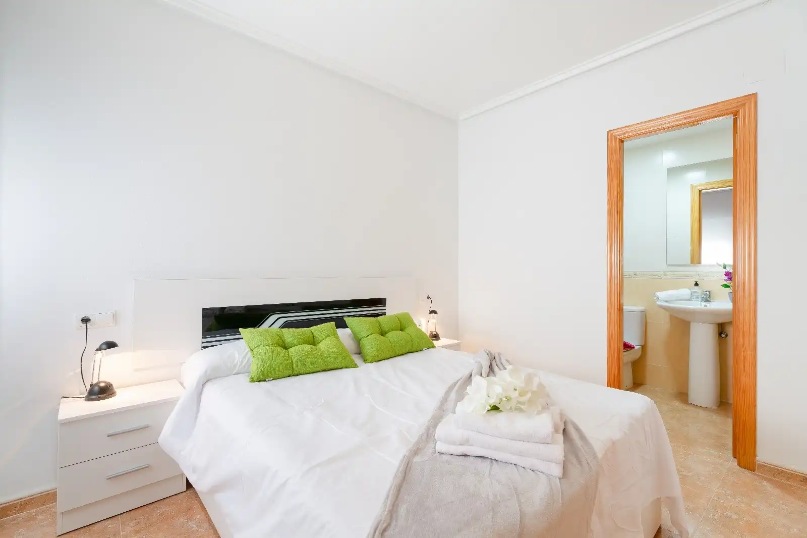 Habitación de Apartamento de alquiler en Guardamar del Segura con Aire acondicionado, Calefacción y Amueblado