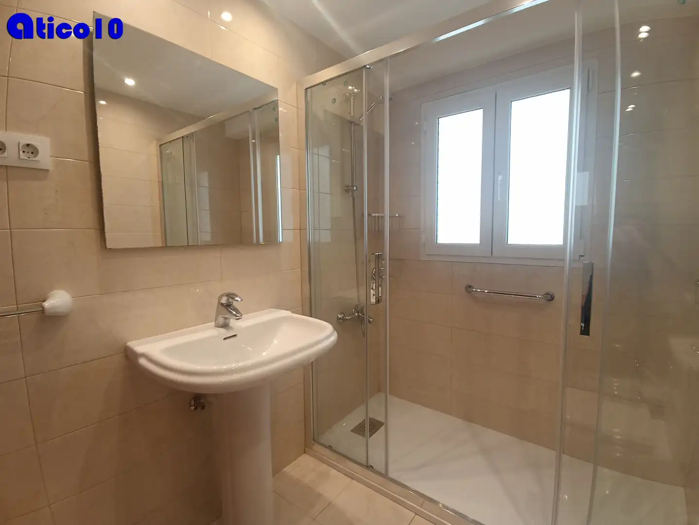Badezimmer von Wohnung zur Miete in Oviedo  mit Heizung, Terrasse und Möbliert