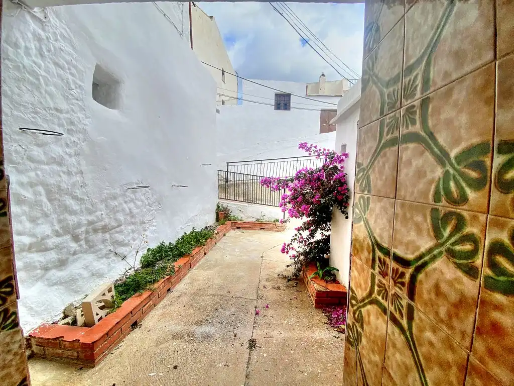 Vista exterior de Finca rústica en venta en Salares con Terraza, Trastero y Amueblado