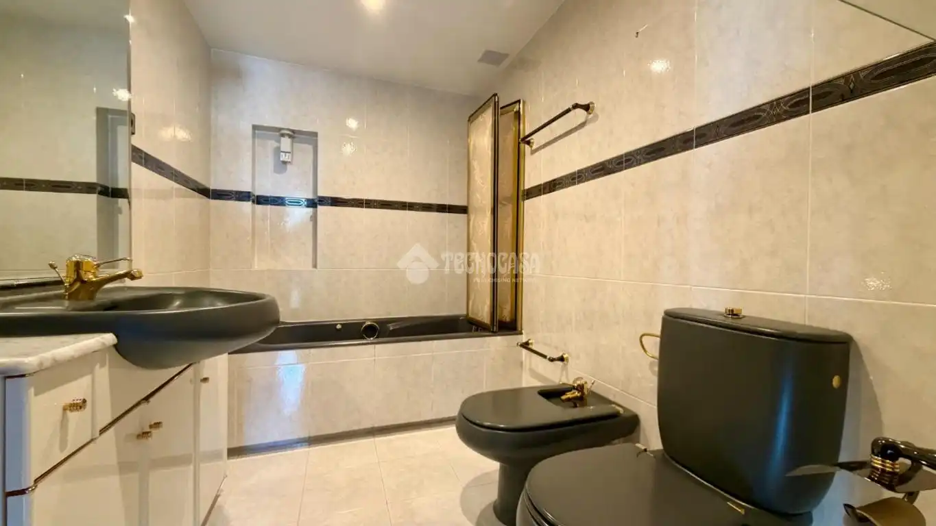Baño de Piso en venta en Madrid con Calefacción y Terraza