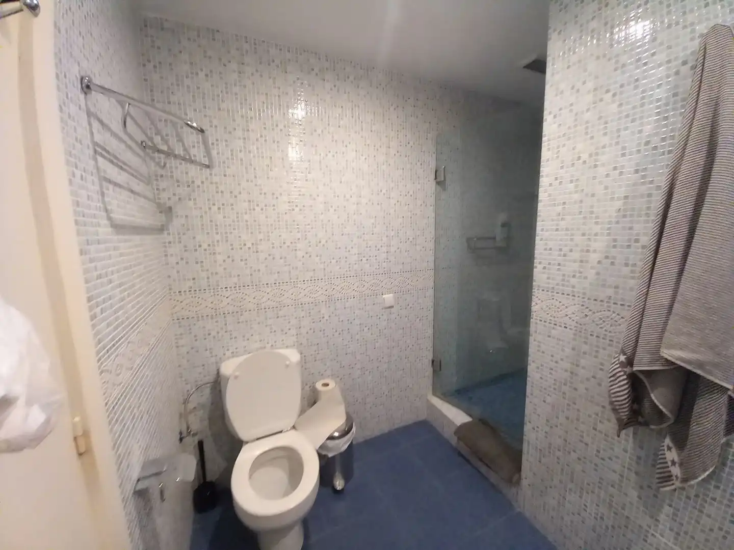 Bathroom of Study for sale in Barcelona  with Air Conditioner, Heating and Furnished