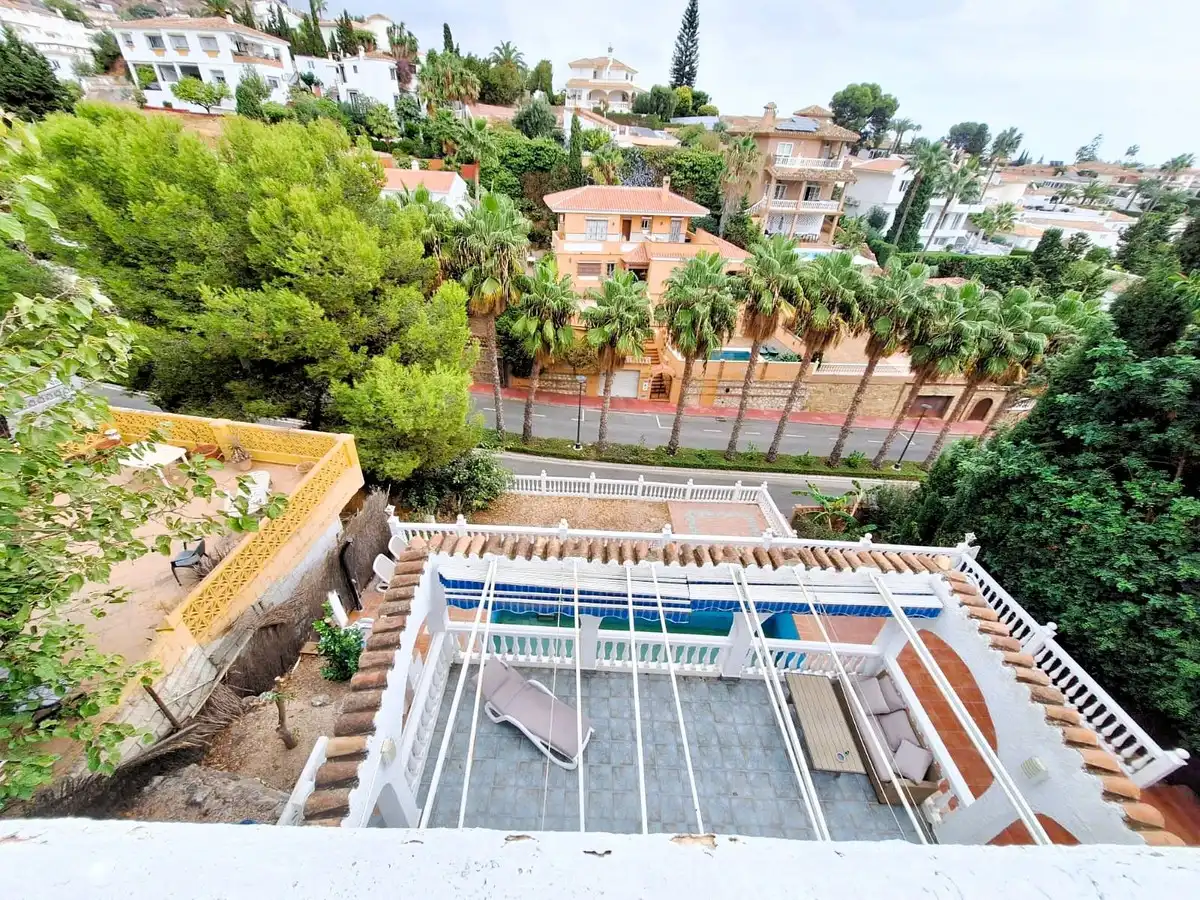 Vista exterior de Casa o xalet en venda en Benalmádena amb Terrassa i Piscina