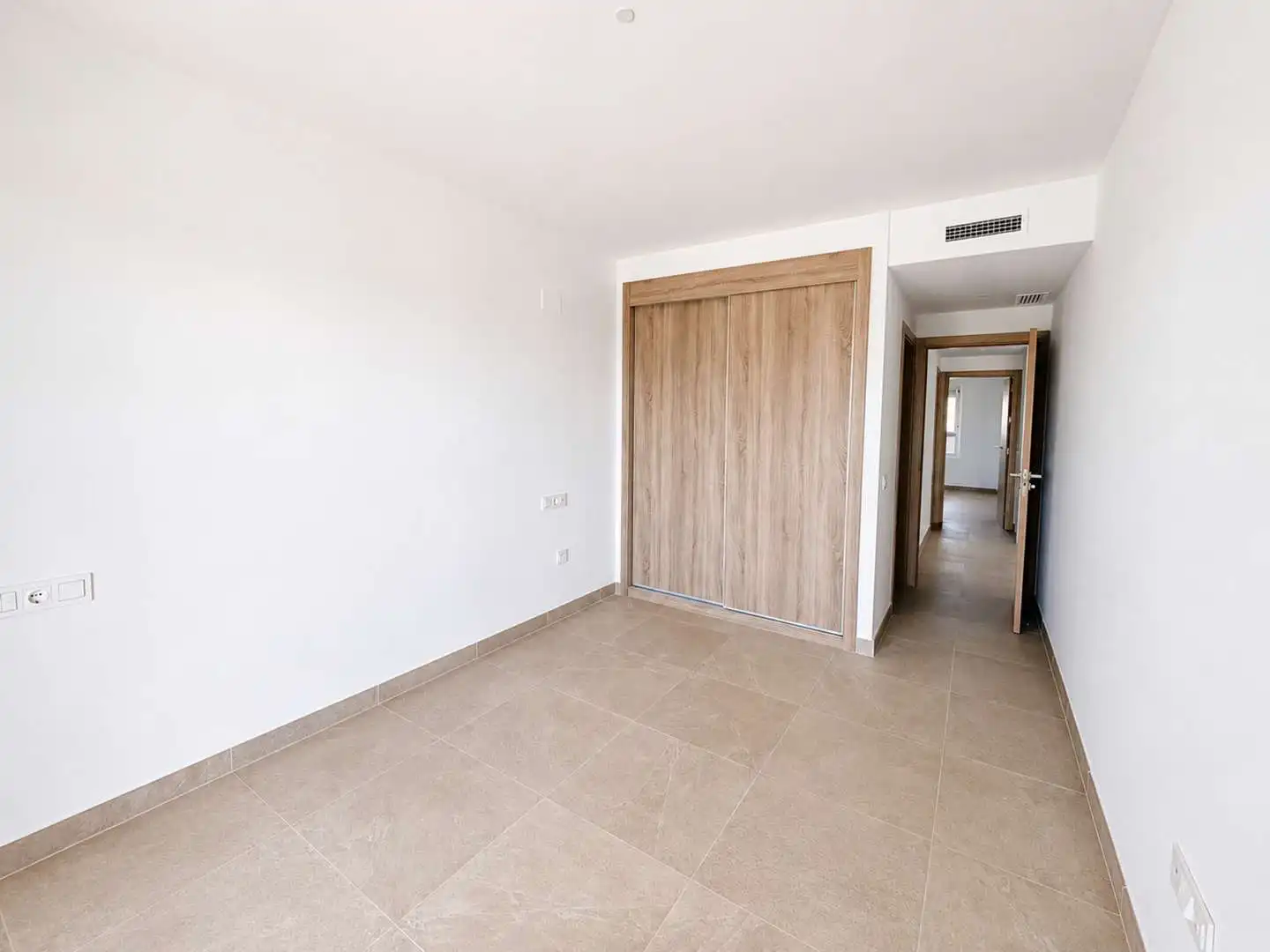 Habitación de Apartamento en venta en Estepona con Aire acondicionado, Calefacción y Terraza