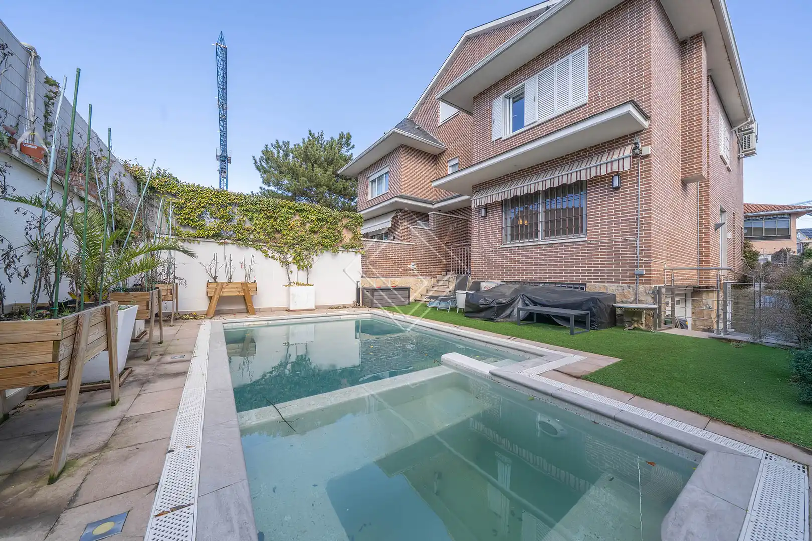 Piscina de Casa adosada en venta en Pozuelo de Alarcón con Aire acondicionado, Jardín privado y Terraza