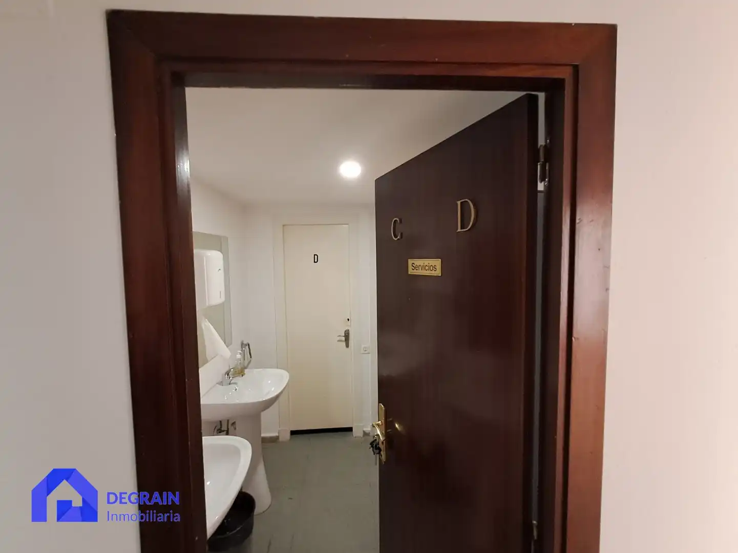 Bany de Oficina de lloguer en Oviedo 