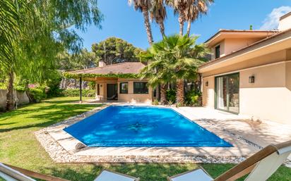 Piscina de Casa o xalet en venda en Sitges amb Aire condicionat, Terrassa i Piscina