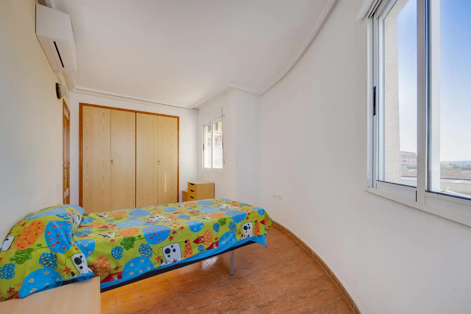 Habitación de Apartamento en venta en Torrevieja con Terraza, Amueblado y Piscina comunitaria