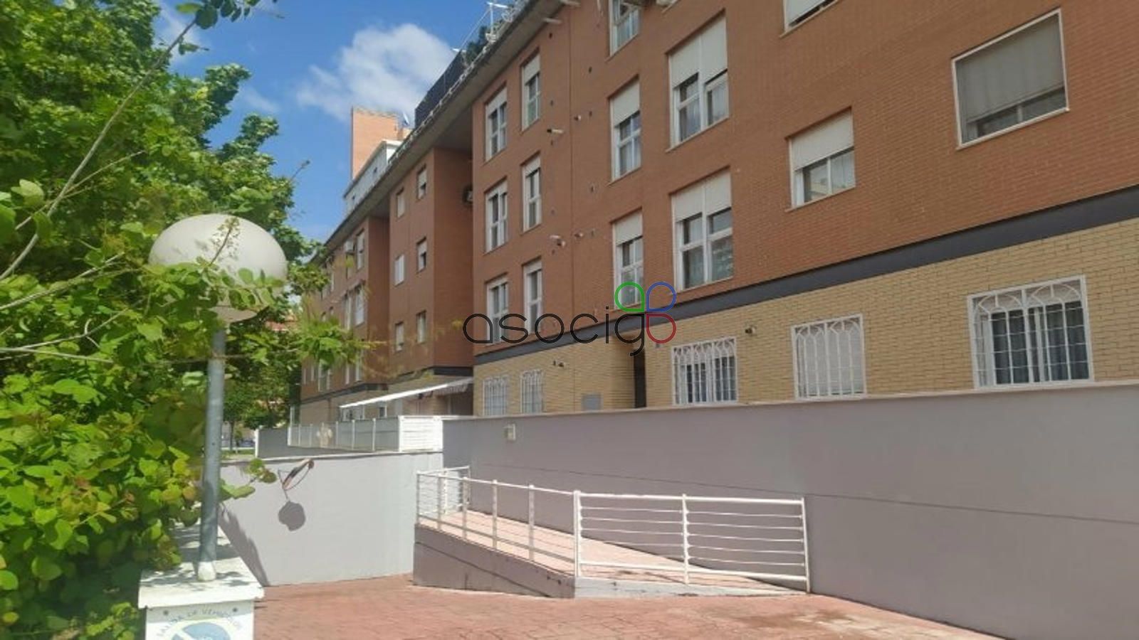 Vista exterior de Garatge en venda en Azuqueca de Henares