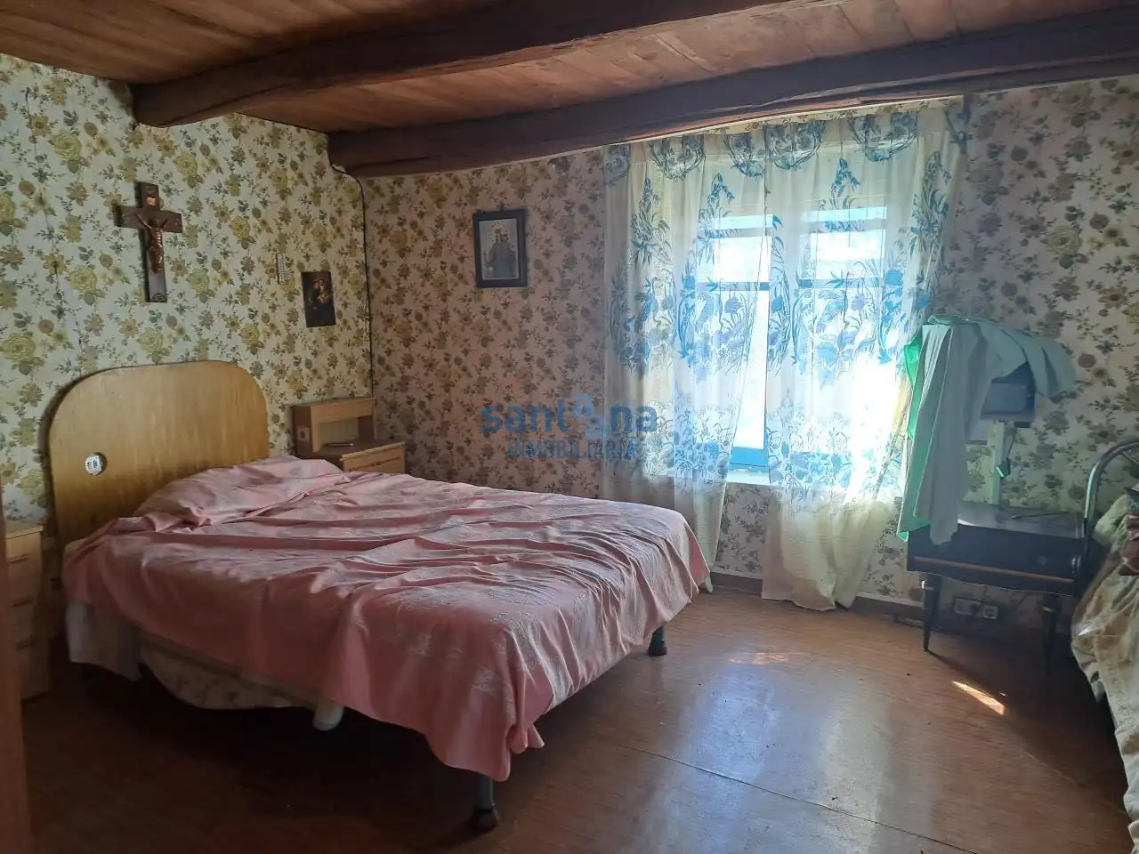 Dormitori de Casa o xalet en venda en Gradefes amb Calefacció, Jardí privat i Traster