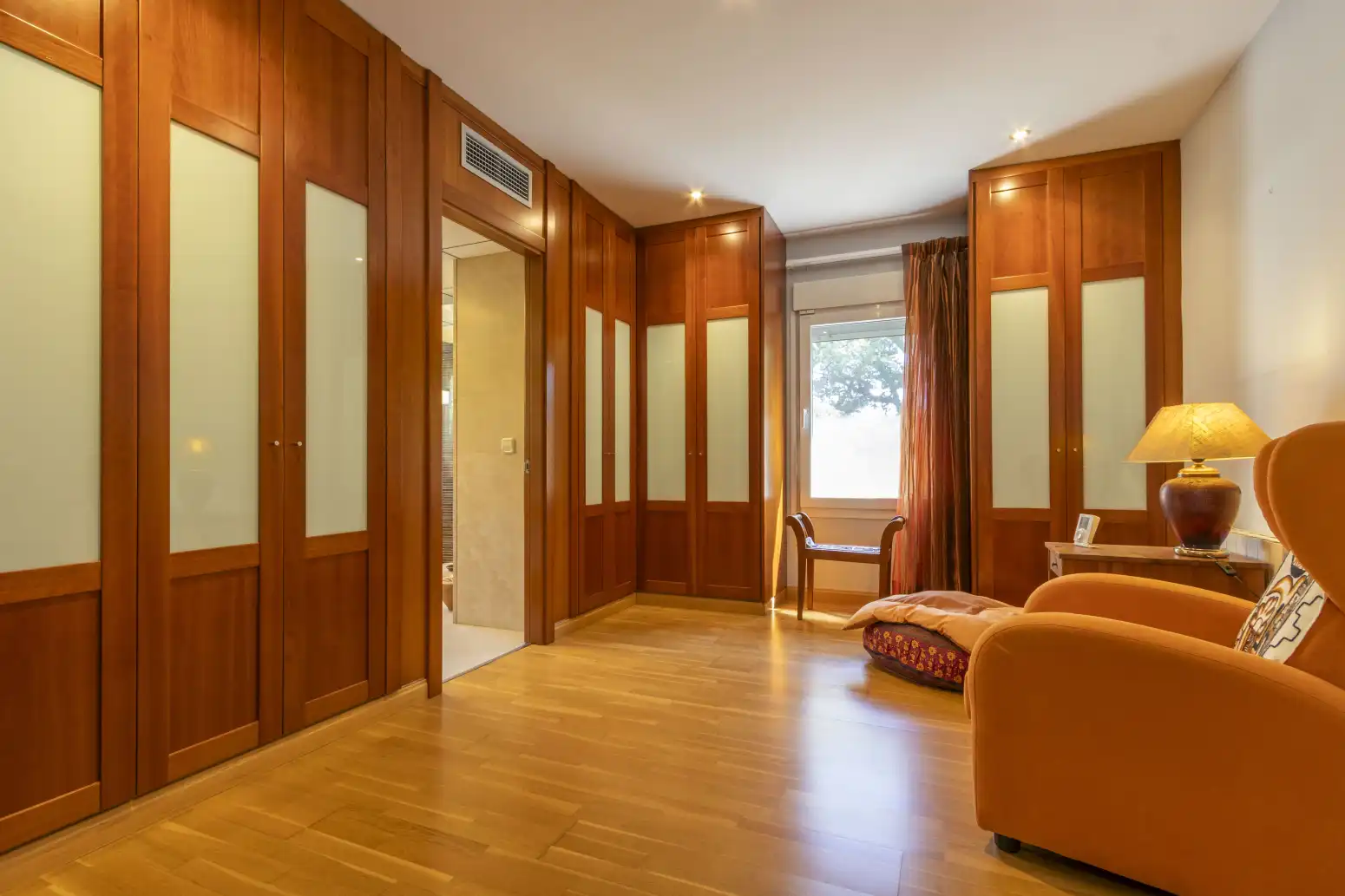 Habitación de Casa o chalet en venta en Paterna con Aire acondicionado, Calefacción y Jardín privado