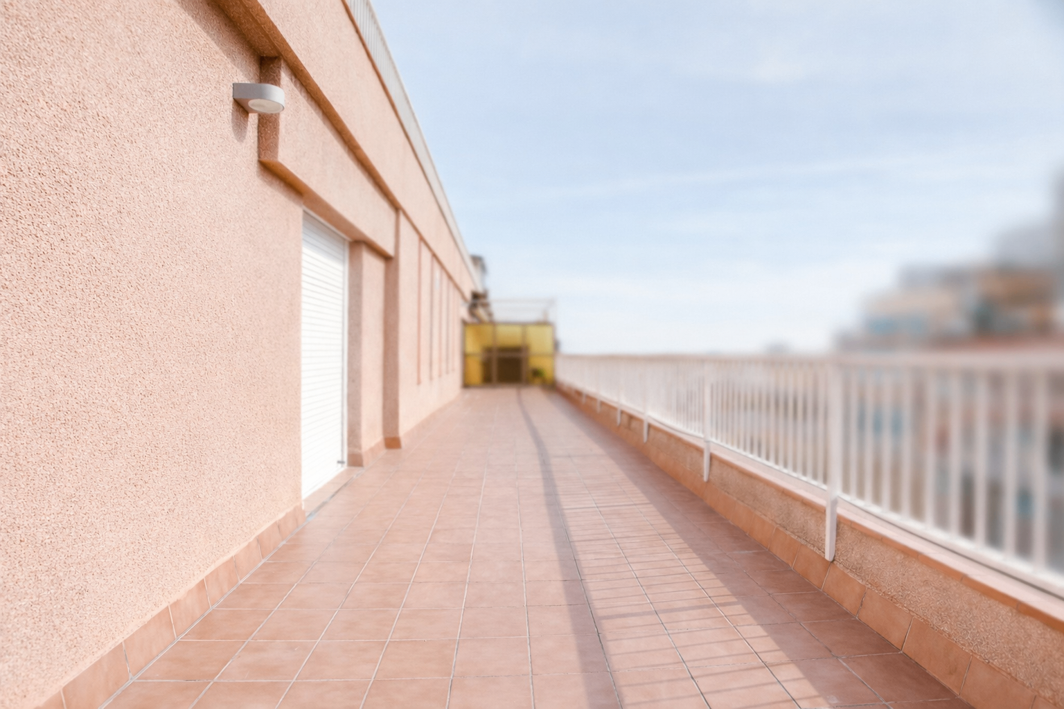 Vista exterior de Ático en venta en L'Hospitalet de Llobregat con Terraza