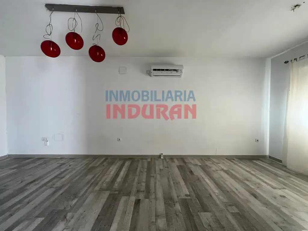 Sala d'estar de Casa adosada en venda en Peraleda de la Mata