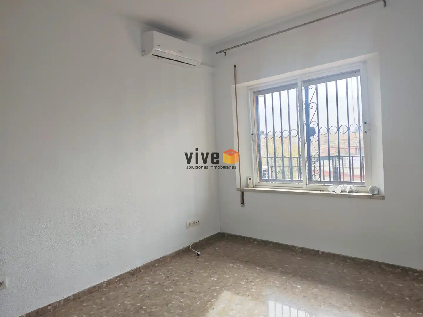 Schlafzimmer von Wohnung zur Miete in Sevilla mit Klimaanlage, Heizung und Terrasse