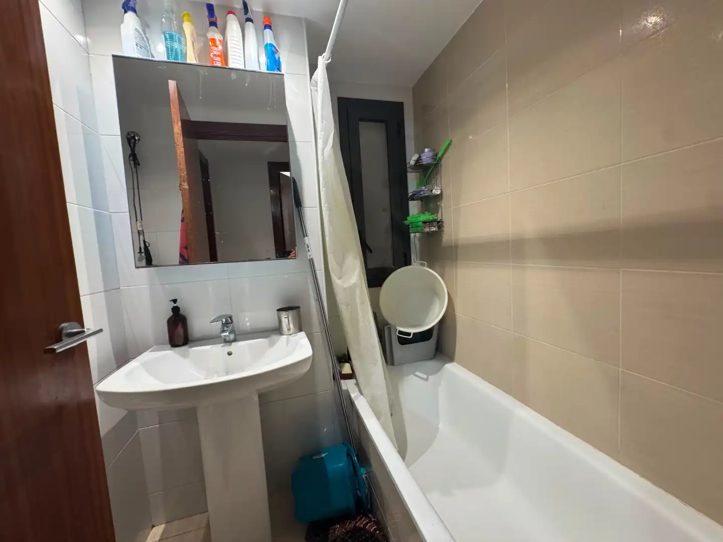 Baño de Piso en venta en Olot con Calefacción, Trastero y Balcón
