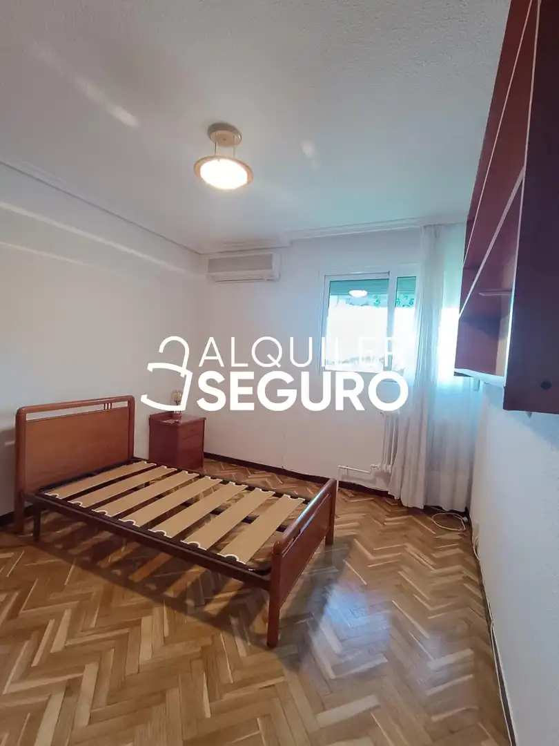 Bedroom of Flat for rent in Madrid  with Air Conditioner, Heating and Terrace