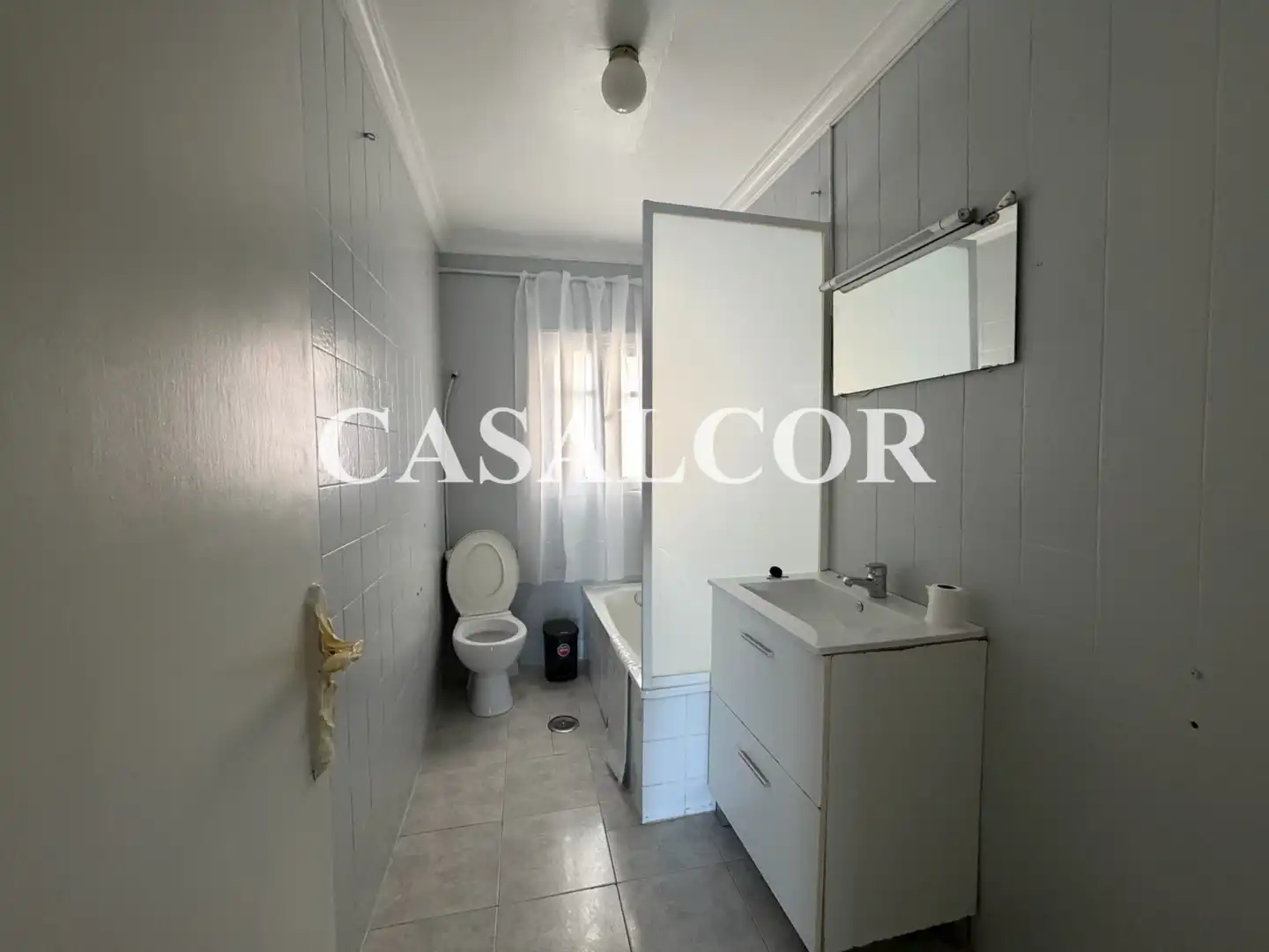 Bathroom of Flat for rent in El Viso del Alcor, Sevilla