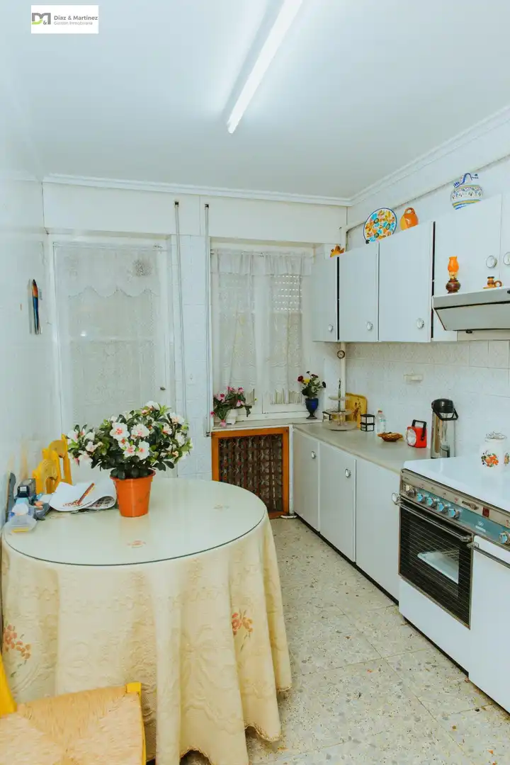 Kitchen of Houses for sale in Cacabelos  with Parquet flooring