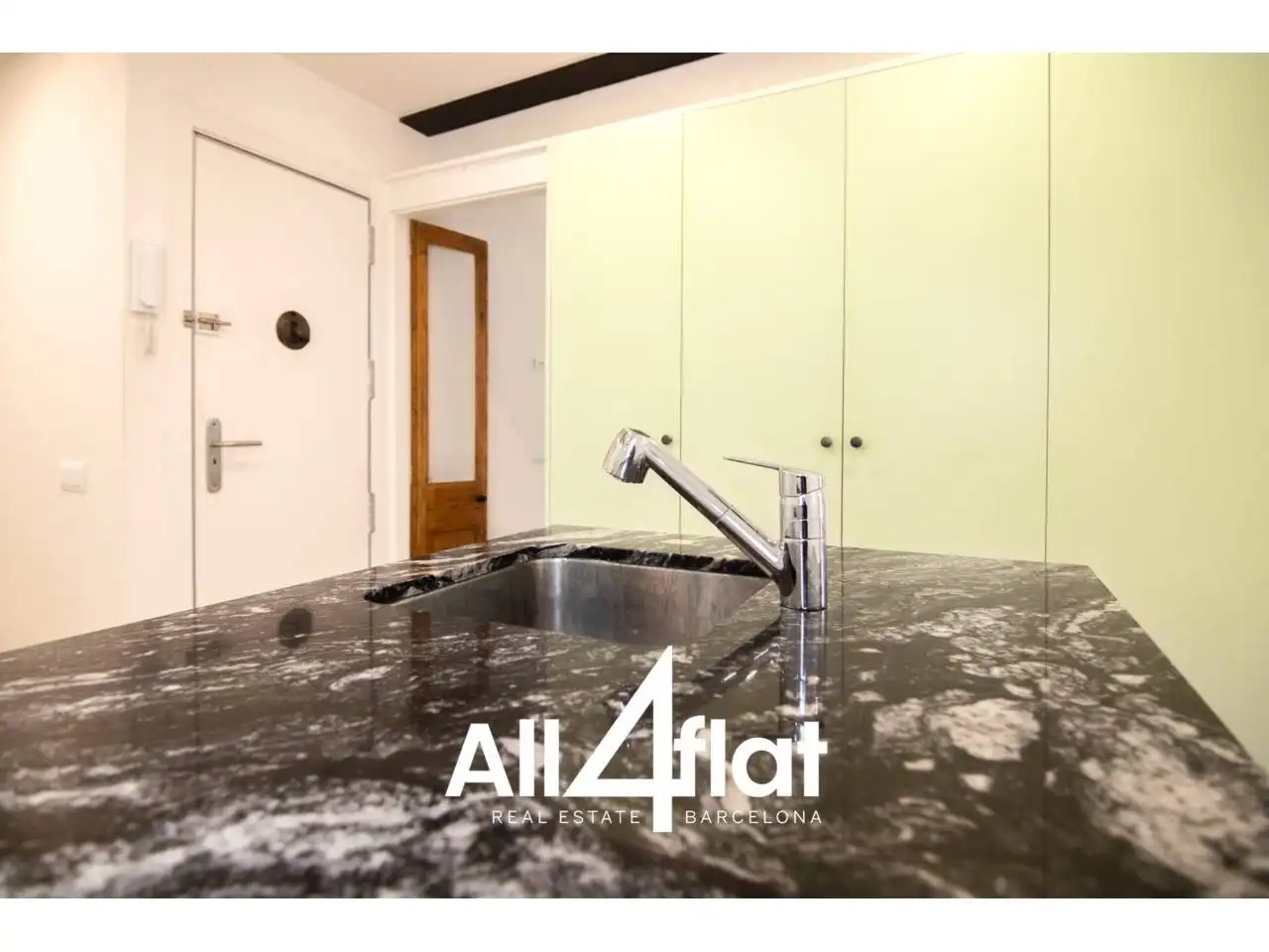Kitchen of Flat for sale in Barcelona  with Air Conditioner, Parquet flooring and Terrace