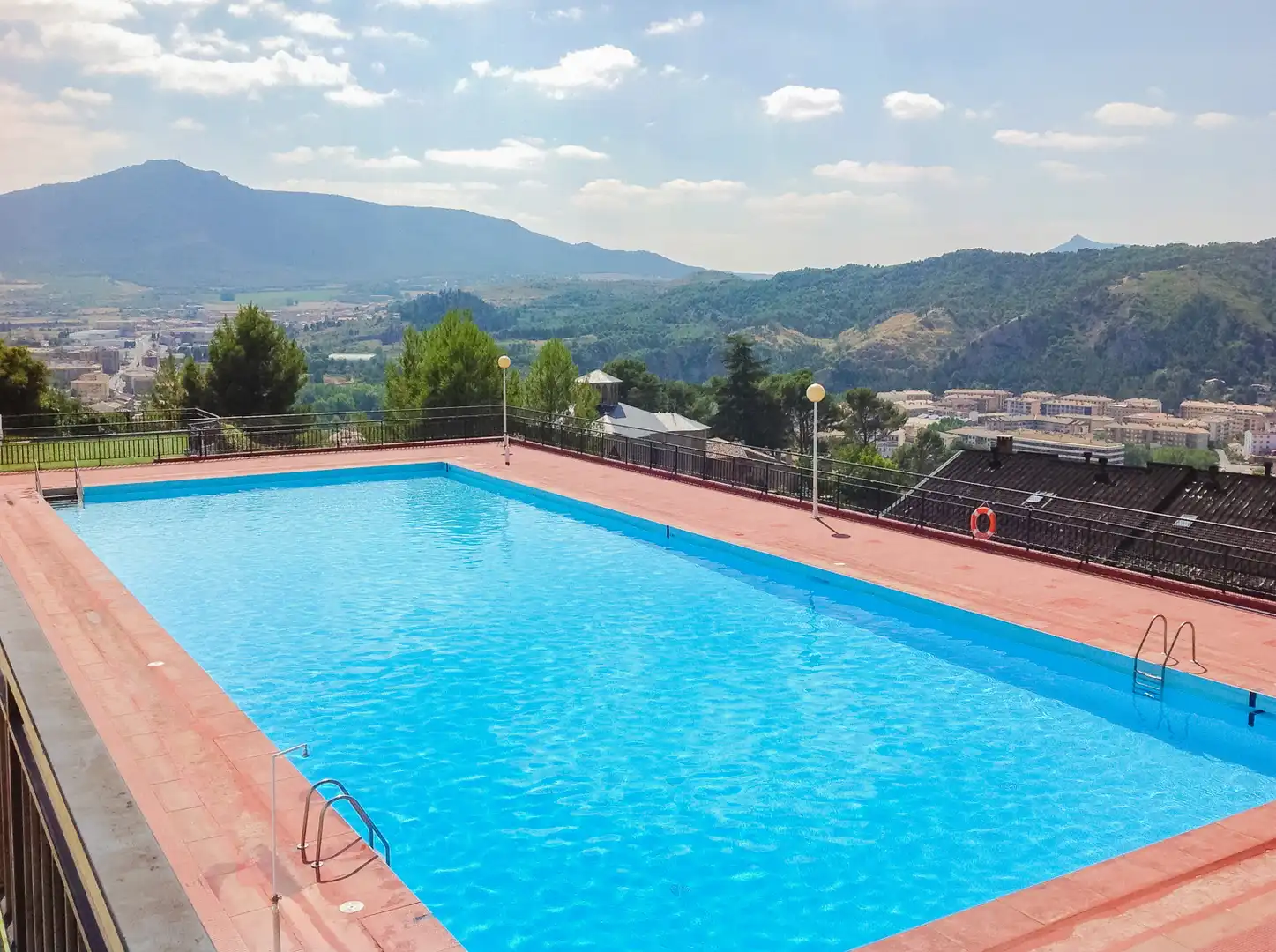 Piscina de Piso en venta en Estella / Lizarra con Calefacción, Jardín privado y Terraza