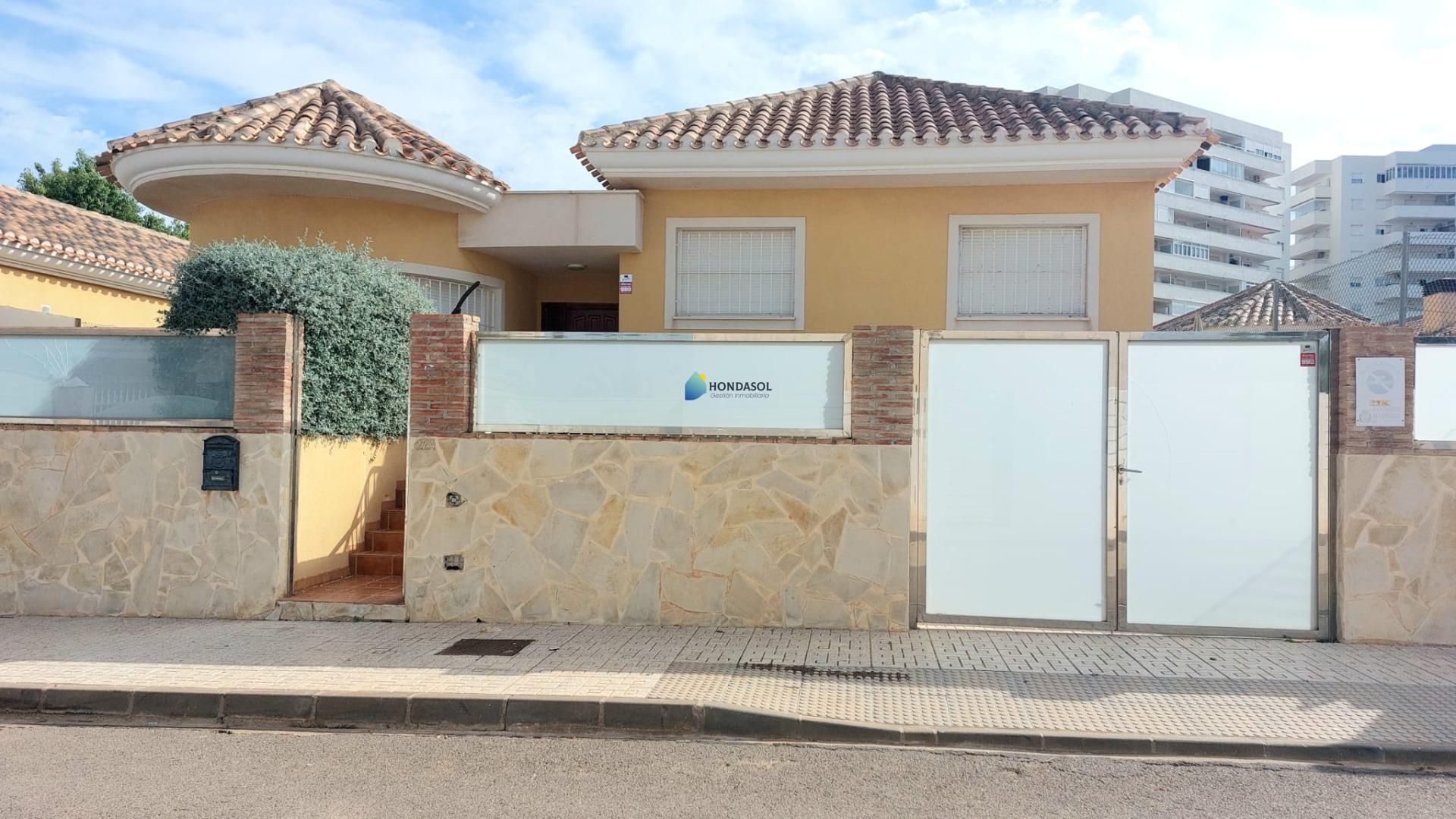 Vista exterior de Casa o xalet en venda en Cartagena amb Jardí privat i Terrassa
