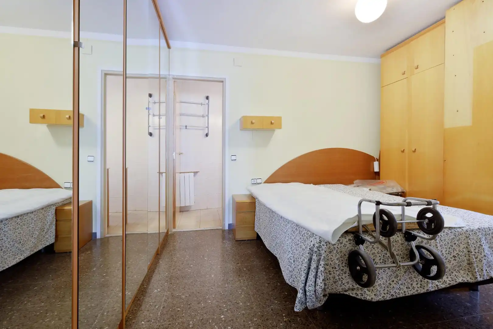 Bedroom of Apartments for sale in Barcelona