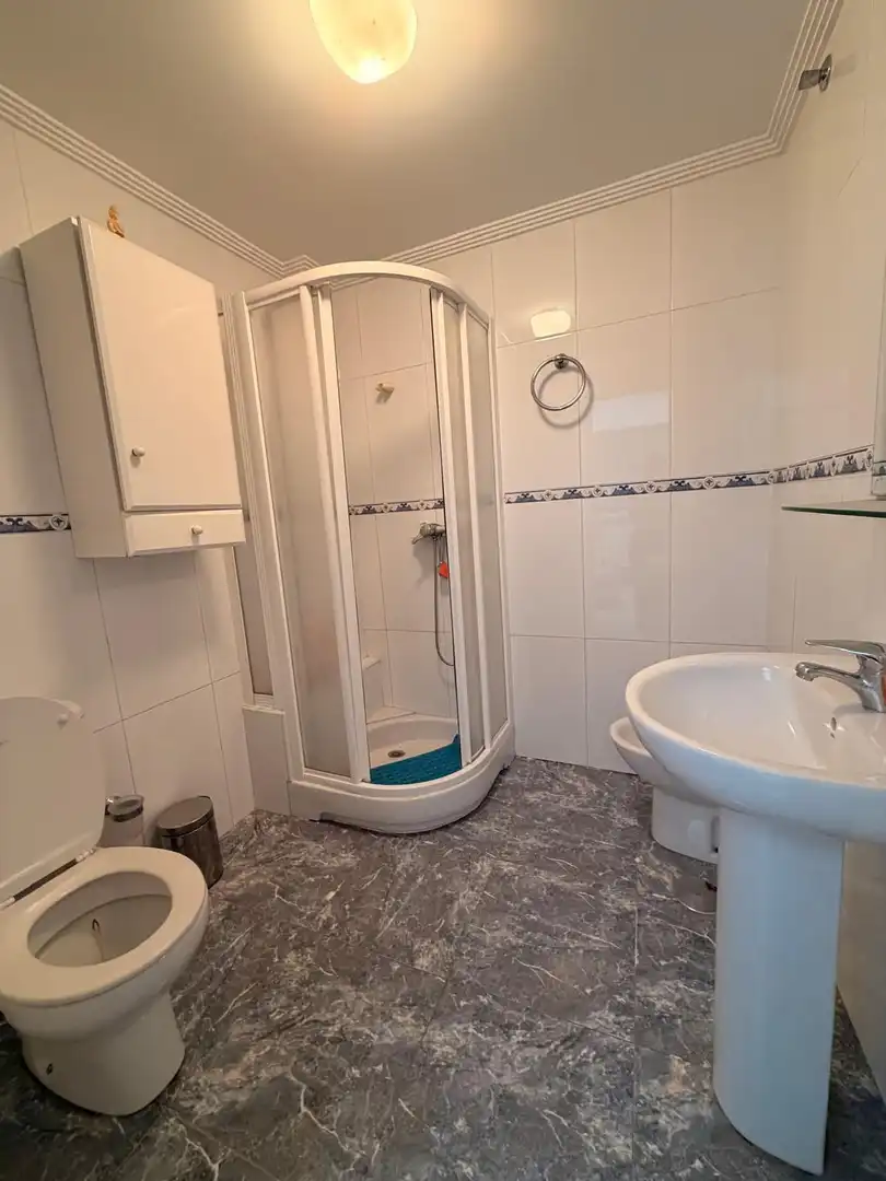 Bany de Casa o xalet en venda en Sevilla amb Aire condicionat, Terrassa i Traster