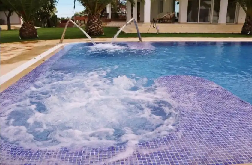 Piscina de Casa o xalet en venda en Alicante / Alacant amb Aire condicionat, Calefacció i Jardí privat