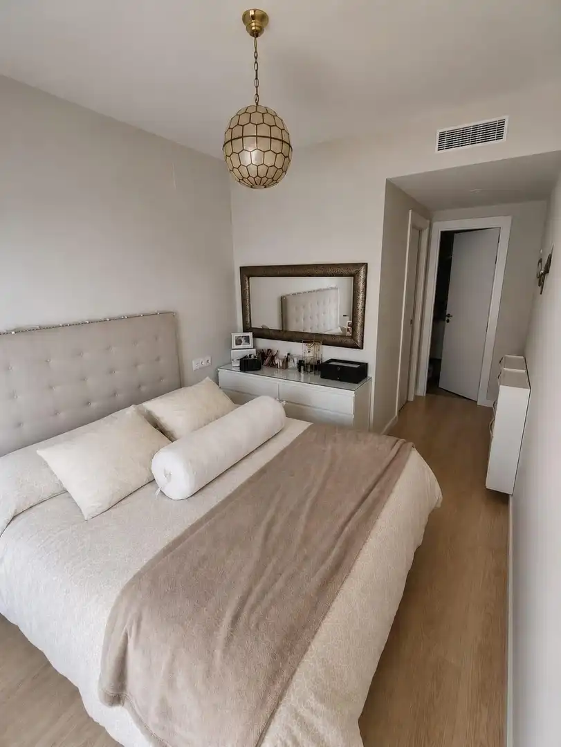 Bedroom of Flat for sale in Sevilla  with Air Conditioner, Terrace and Community pool