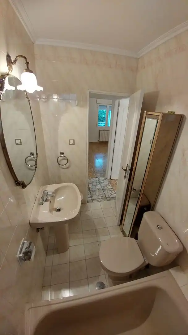 Badezimmer von Wohnung zur Miete in Madrid mit Heizung, Terrasse und Abstellraum