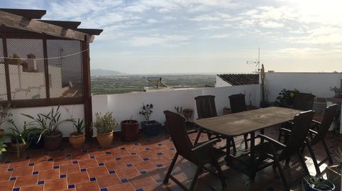 A la venta en el centro histórico de Salobreña, solar de sesenta metros cuadrados.
