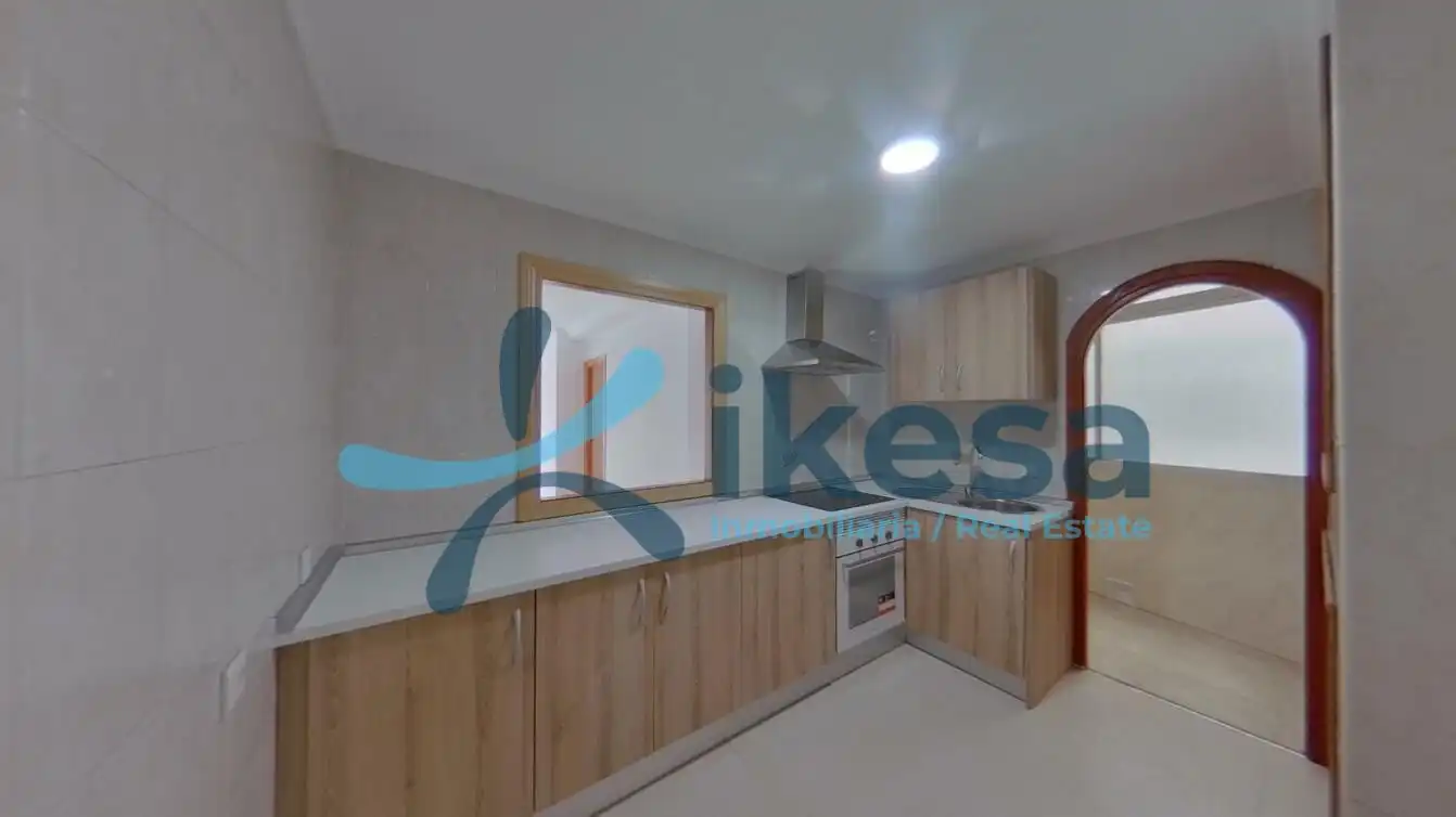 Piso con ascensor en venta en Estepona Pueblo, imagen 2