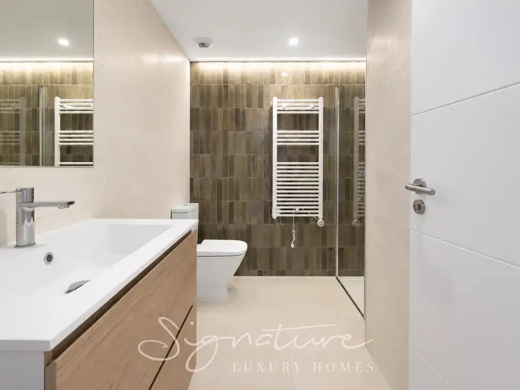 Baño de Planta baja de alquiler en Barcelona con Aire acondicionado, Piscina y Amueblado