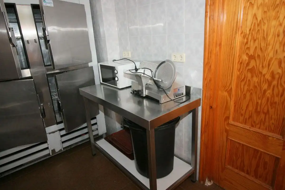 Cuina de Local en venda en Mombeltrán amb Aire condicionat