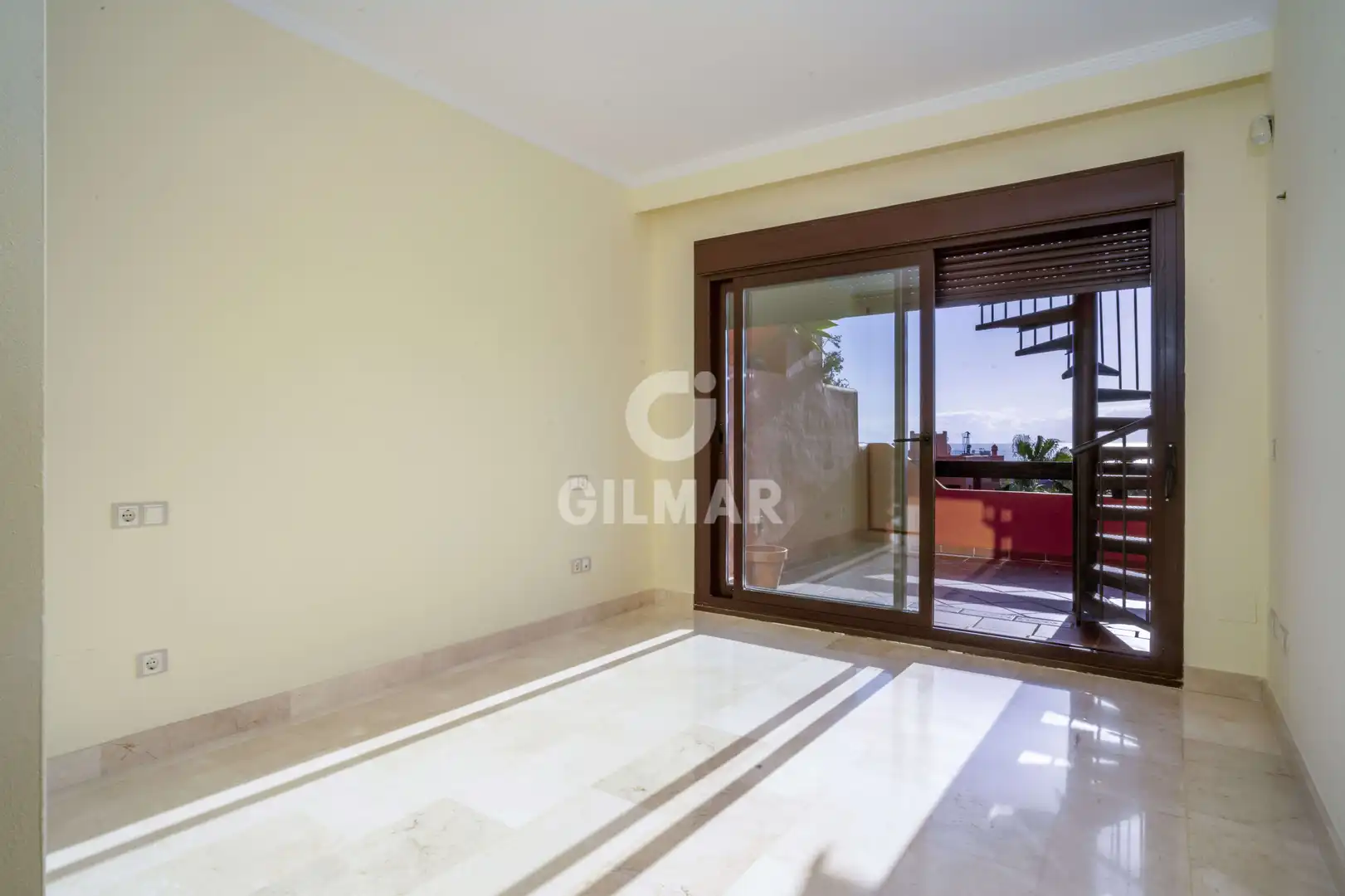 Dormitori de Dúplex en venda en Estepona amb Calefacció, Jardí privat i Traster