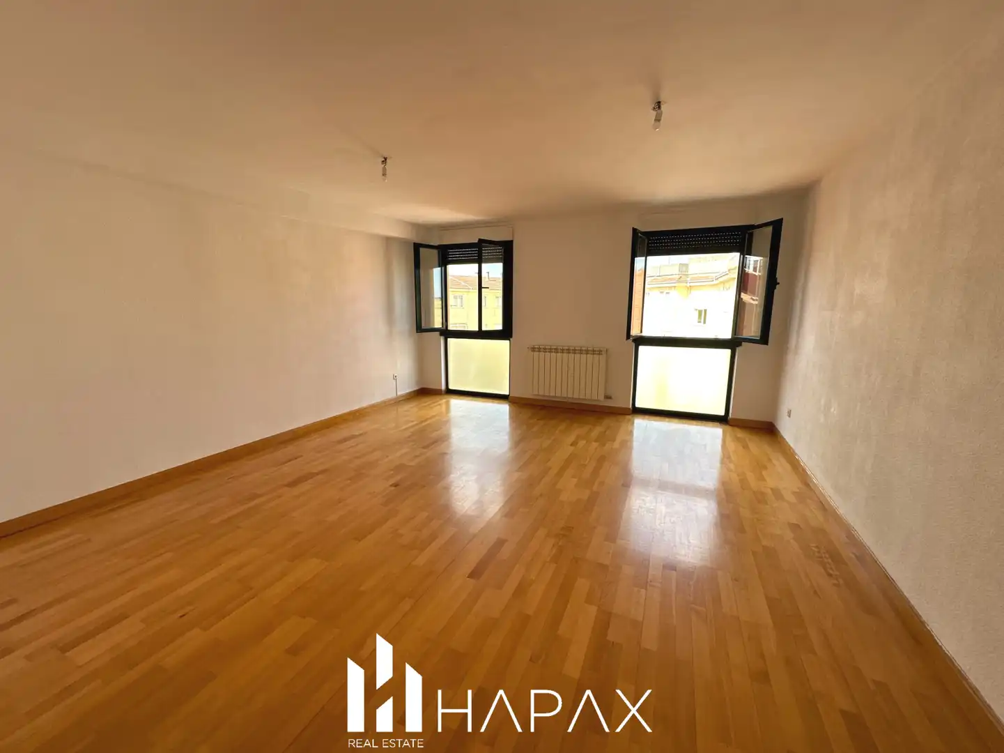 Sala de estar de Piso en venta en Villares de la Reina con Calefacción