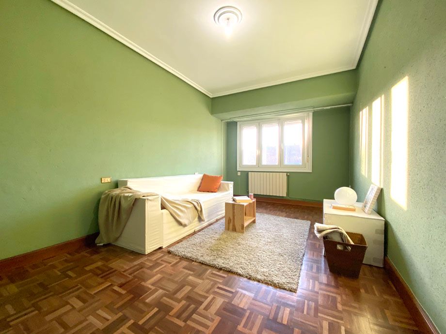 Sala de estar de Piso en venta en Vitoria - Gasteiz con Calefacción, Parquet y Terraza