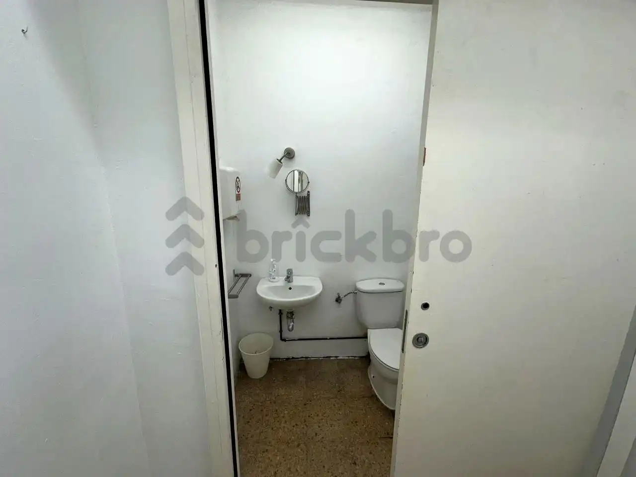 Bathroom of Commercial properties for sale in Barcelona  with Air Conditioner