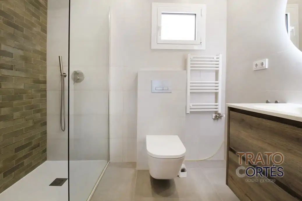 Baño de Piso en venta en Gavà con Aire acondicionado, Calefacción y Trastero