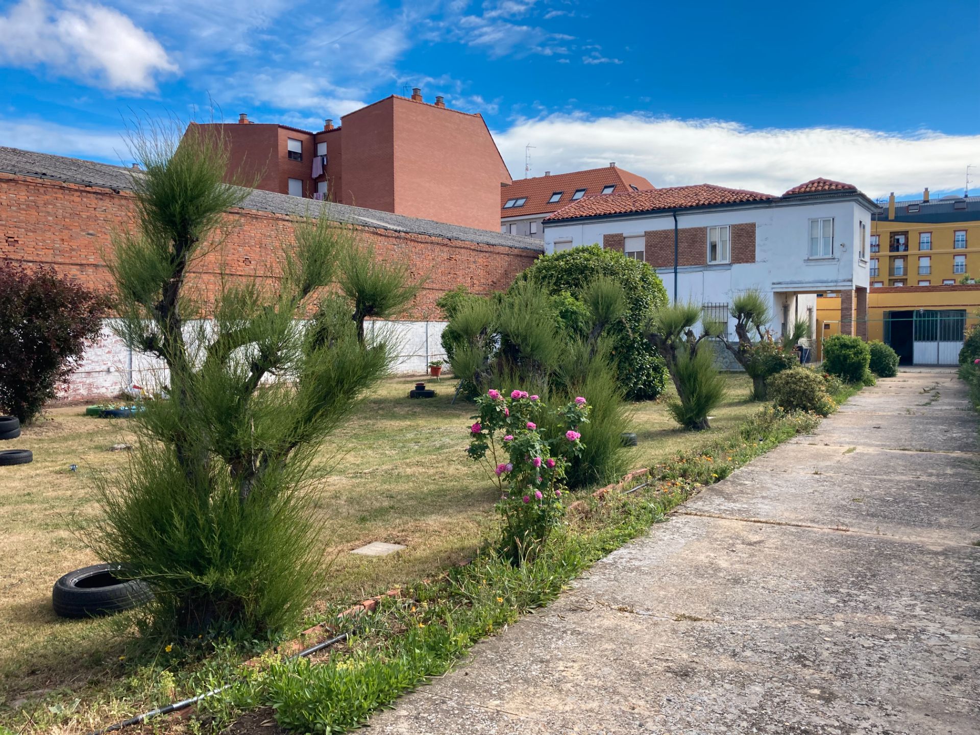 Jardí de Casa o xalet en venda en León Capital  amb Jardí privat, Parquet i Traster