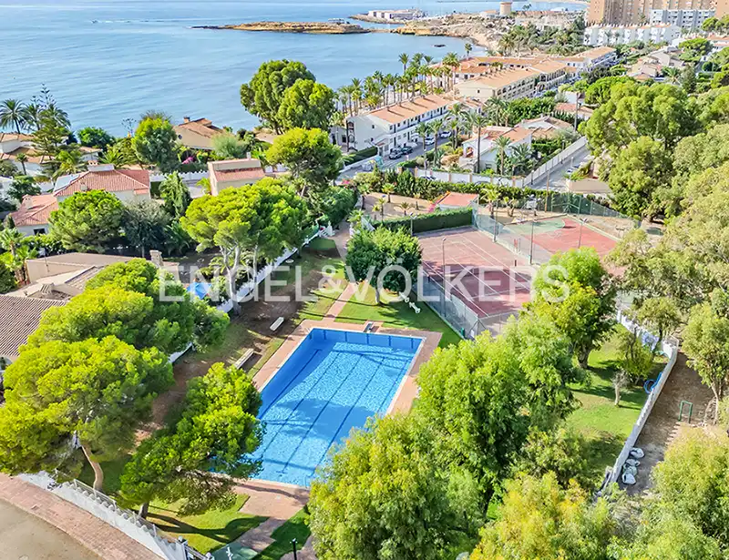 Piscina de Casa o chalet en venta en El Campello con Aire acondicionado, Calefacción y Jardín privado