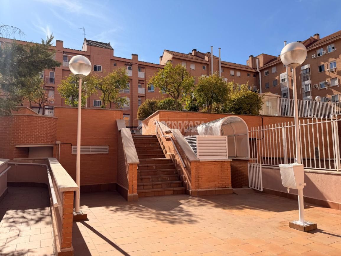 Vista exterior de Piso en venta en  Madrid Capital con Aire acondicionado, Calefacción y Piscina comunitaria