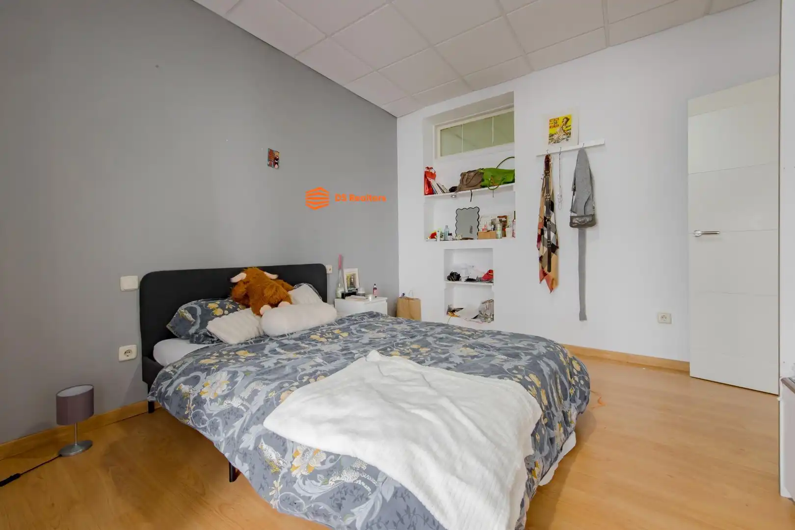 Schlafzimmer von Wohnung zur Miete in Madrid mit Heizung, Möbliert und Balkon