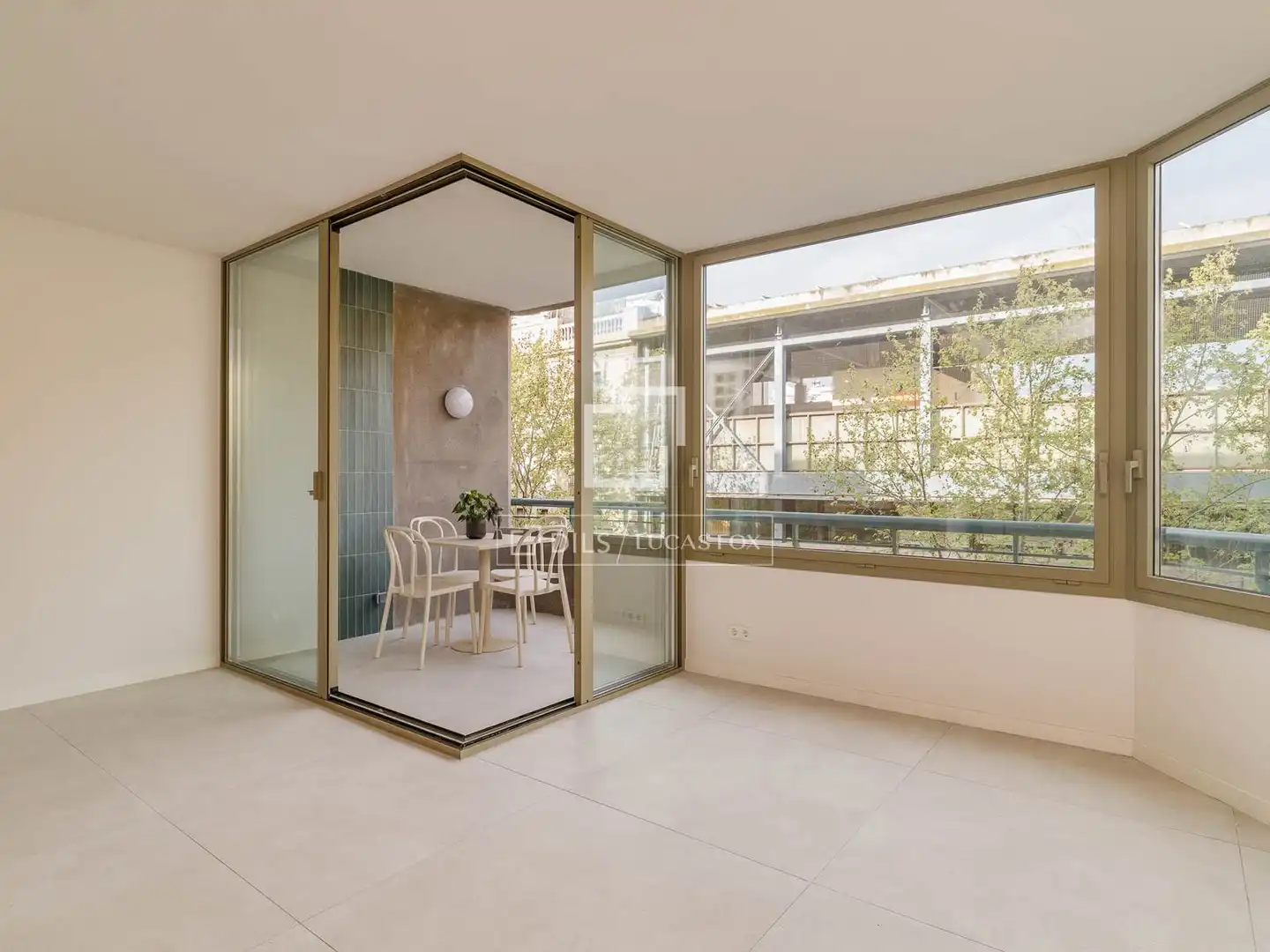 Außenansicht von Wohnung zum Verkauf in Barcelona mit Heizung, Terrasse und Abstellraum