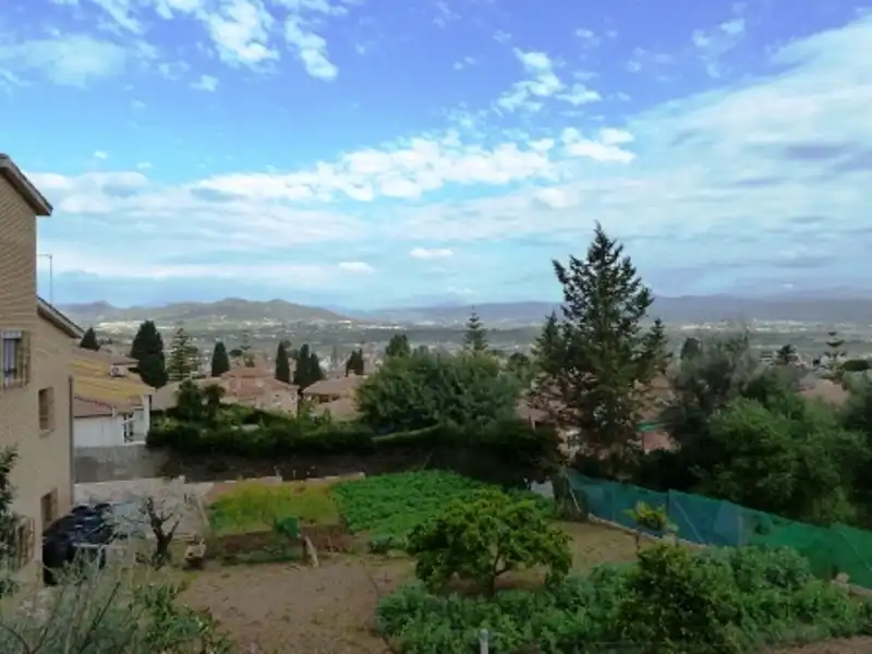 Vista exterior de Casa o xalet en venda en Alhaurín de la Torre amb Aire condicionat, Calefacció i Jardí privat