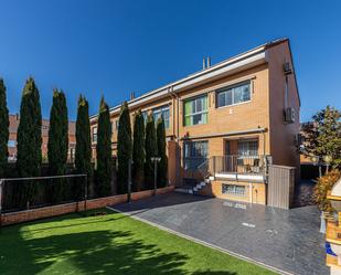 Exterior view of Single-family semi-detached for sale in Villalbilla  with Air Conditioner, Heating and Private garden