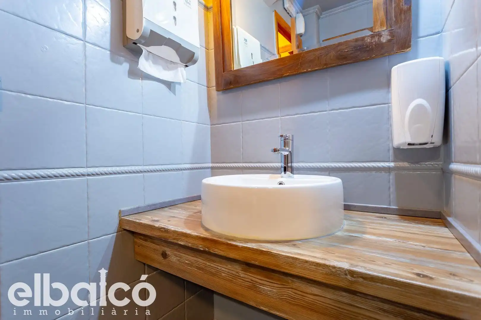 Baño de Local en venta en Tarragona con Aire acondicionado