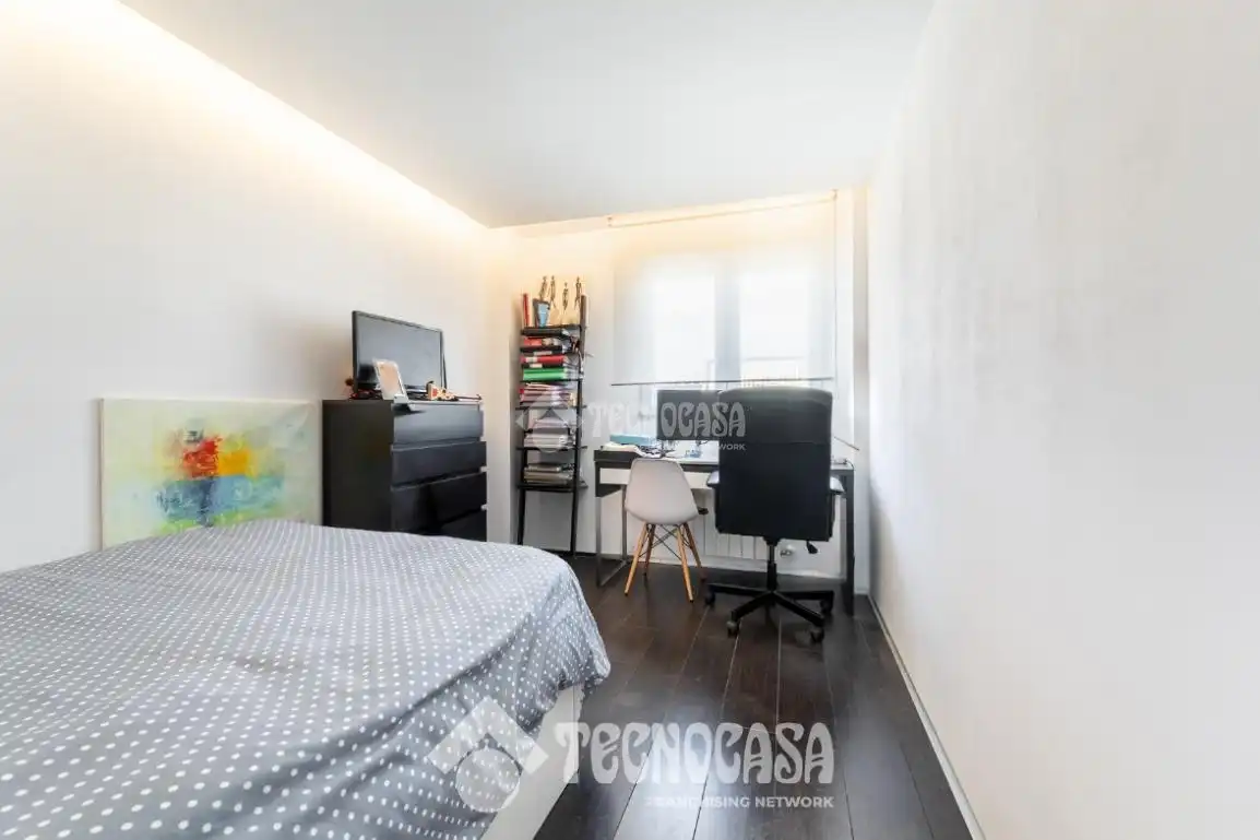 Bedroom of Flat for sale in Las Rozas de Madrid  with Storage room and Community pool