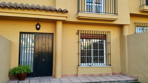 Venta de chalet adosado en urbanización privada el Ancla.