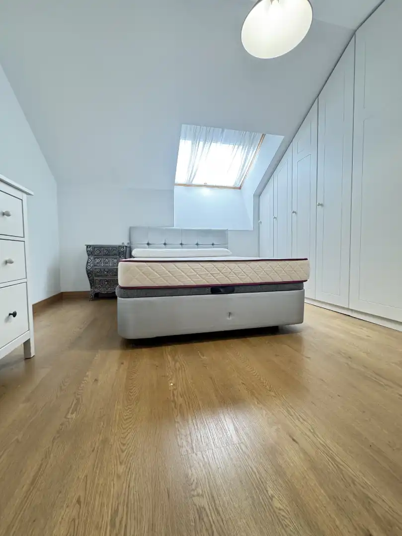 Habitación de Ático en venta en Avilés con Calefacción, Parquet y Terraza