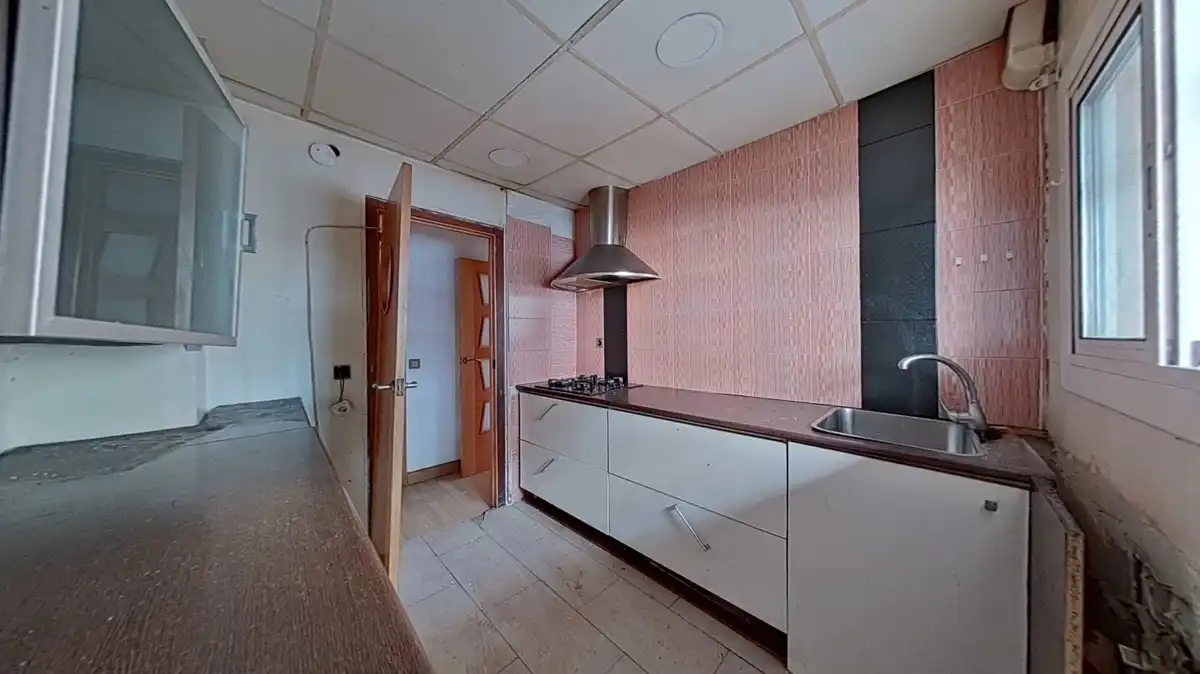 Cocina de Piso en venta en Cerdanyola del Vallès con Balcón